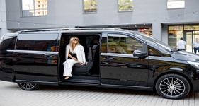 Top-rated van taxi for DIA airport in Louisville, CO